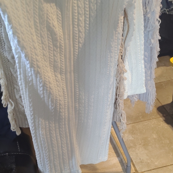 AKIRA Elegant Long Sleeve White Dress - Picture 4 of 5